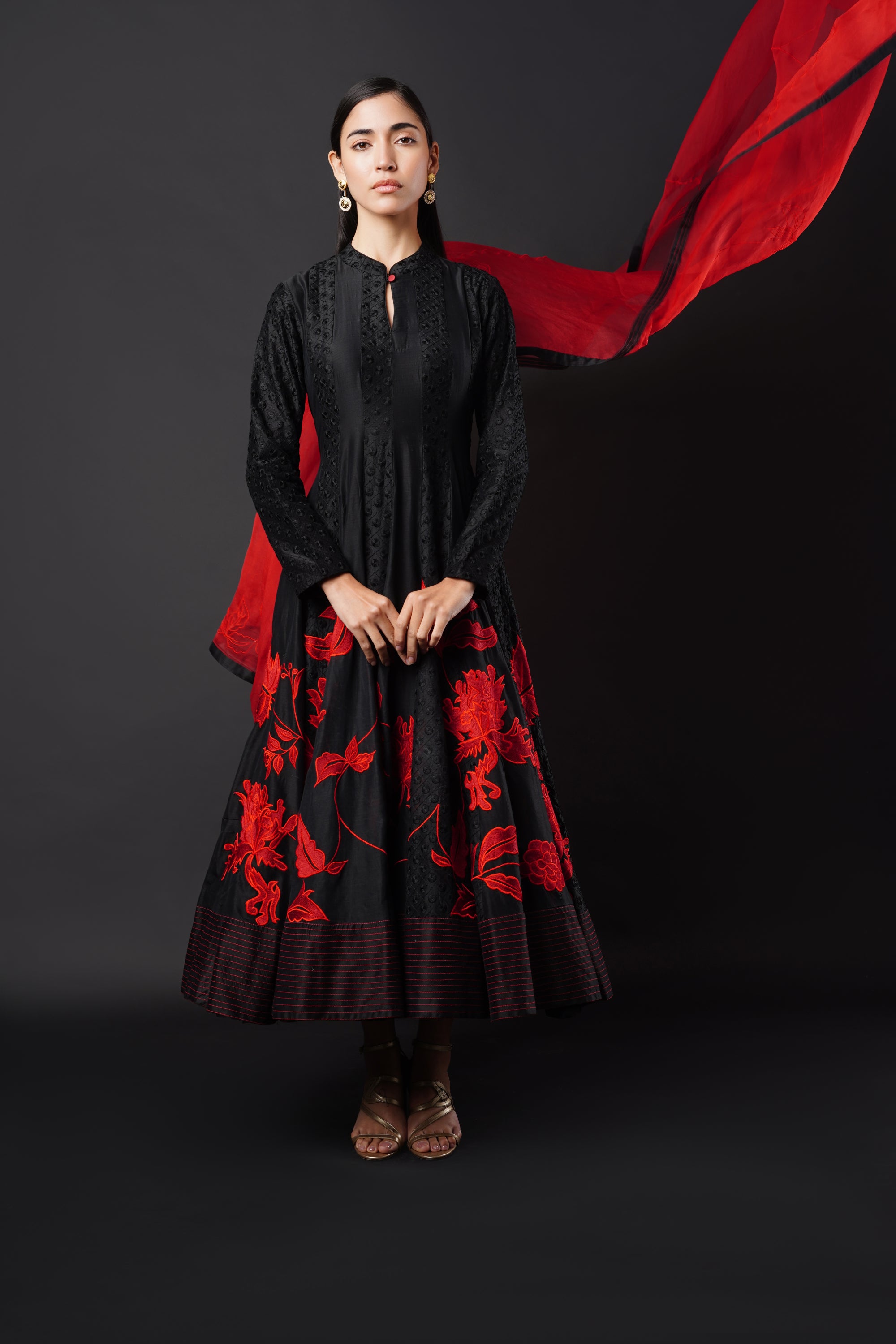 Secret Closet Siyah o Surkh Anarkali